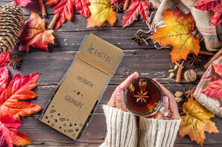 ROZGRZEWAJĄCA HERBATA ZIMOWA GRZANIEC KORZENNY ŚWIATECZNA NA PREZENT CZARNA